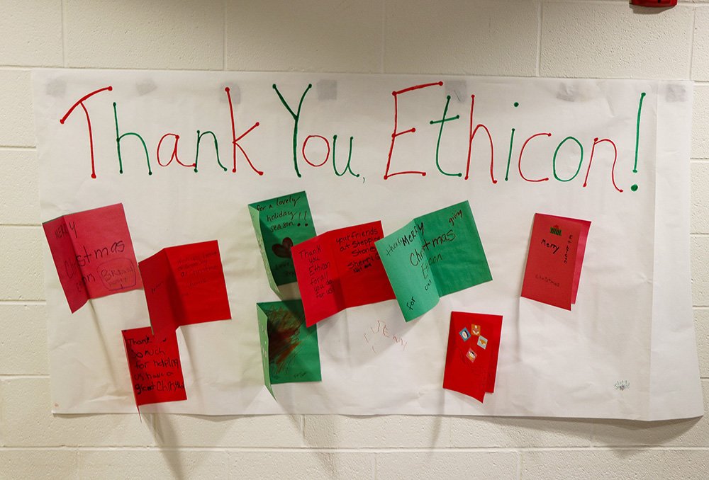 ethicon-endo-surgery-volunteers-holiday-celebration-at-stepping-stones-2023-cincinnati-thank-you-banner