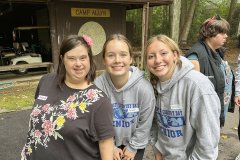 Cincinnati Country Day Students Volunteer in Adult Day Program